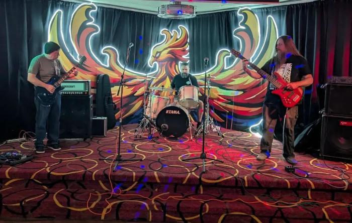 SONIC COMMAND : Trio lançou o EP 