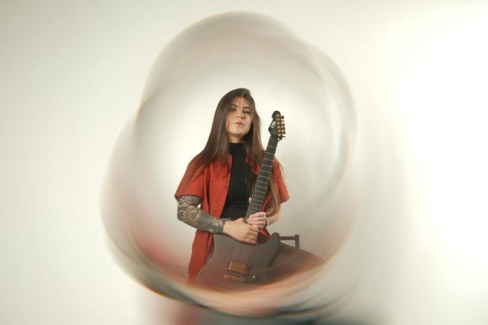 Jéssica Falchi lança EP Solace, primeiro registro da nova banda Falchi - Notícias - Arrepio Produções - Patos de Minas/MG