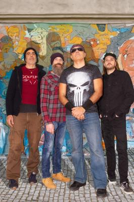 Deadlock Crew, banda italiana de groove metal promove seu segundo álbum com lyric video 