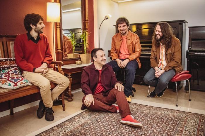 UmQuarto encontra o sol em seu novo álbum “Fora de Lugar” - Notícias - Arrepio Produções - Patos de Minas/MG